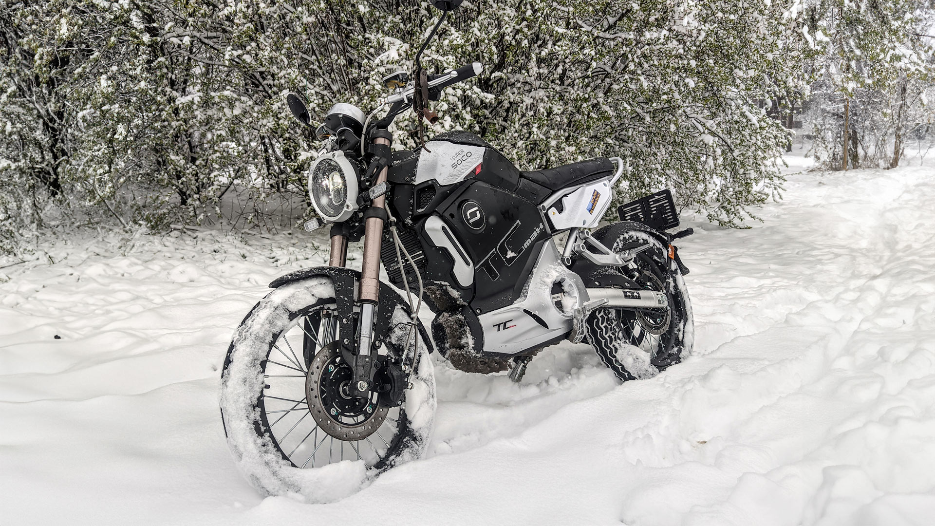Elektro-Mopeds von Super Soco gibt es im Autohaus Baumann Automobile im Gewerbegebiet Rethen Nord, gegenüber der Metro, auch im Winter